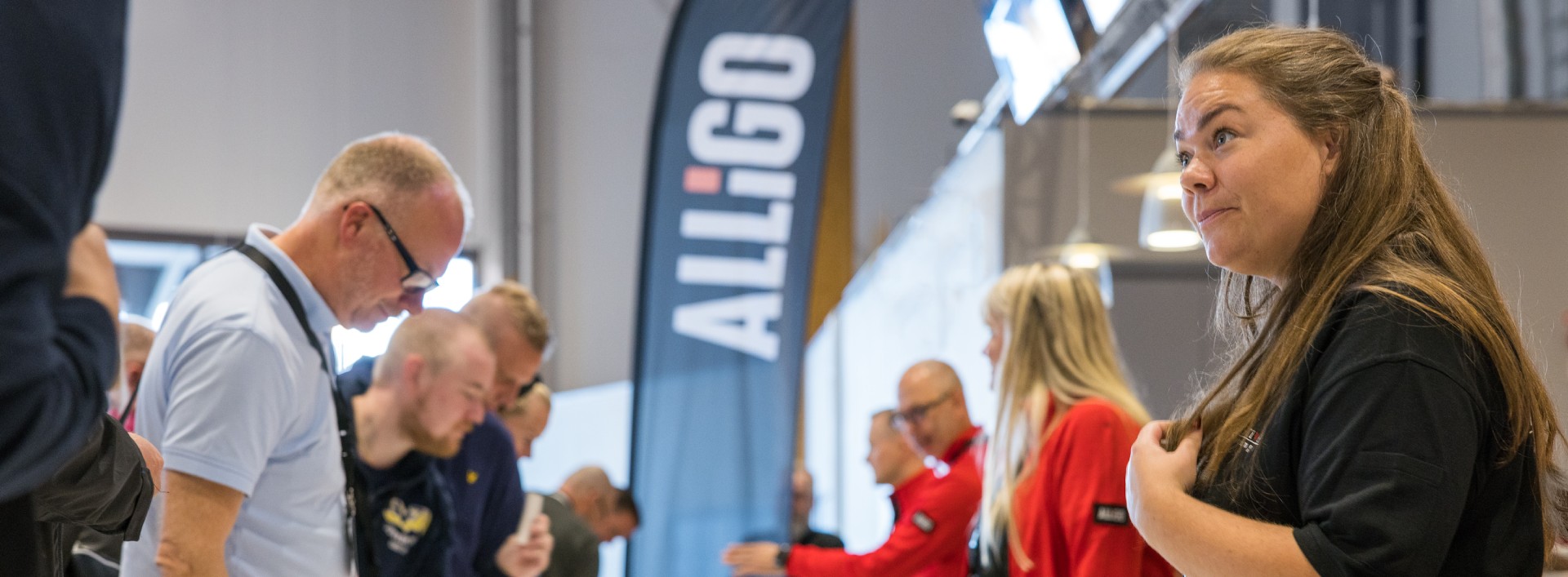 Visitors and employees at an Alligo event